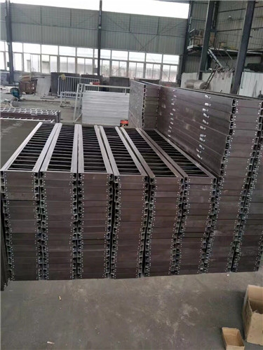 鋅鋼護(hù)欄加工現(xiàn)場